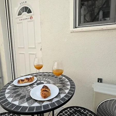 Edison In Center Of Town Apartman *